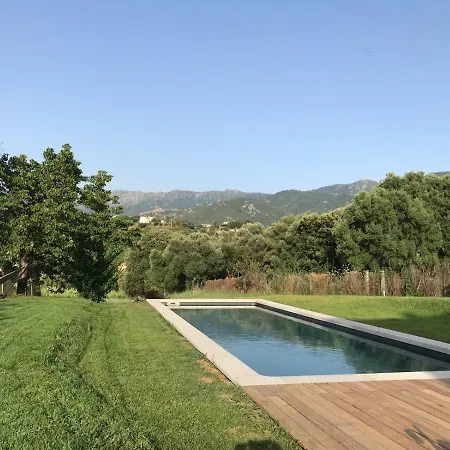 Avec Piscine